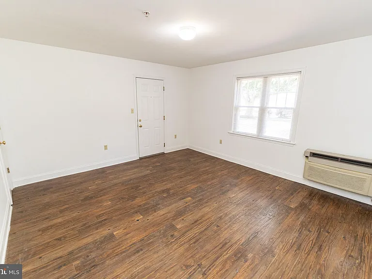 802 Travers St #4 — Photo 9