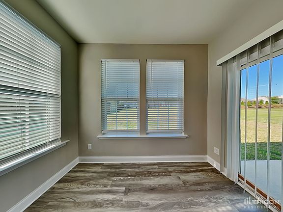 4th image of 185 Ashberry Ln