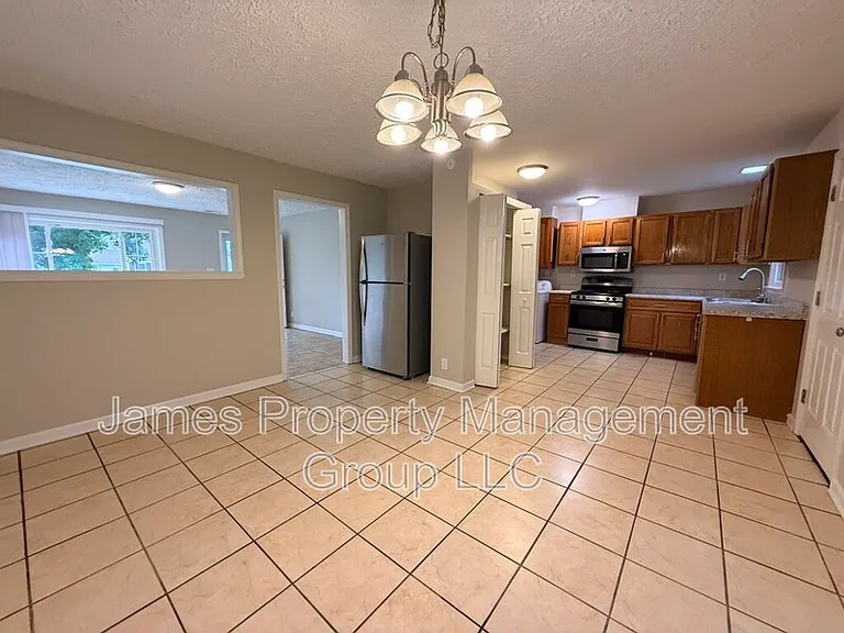 1004 Oakland Dr — Photo 5