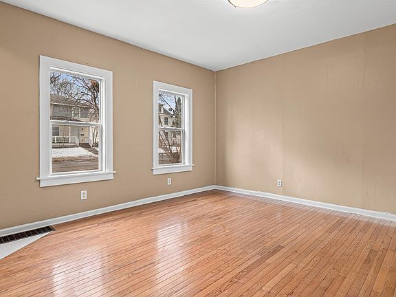 3rd image of 511 Edmund Ave