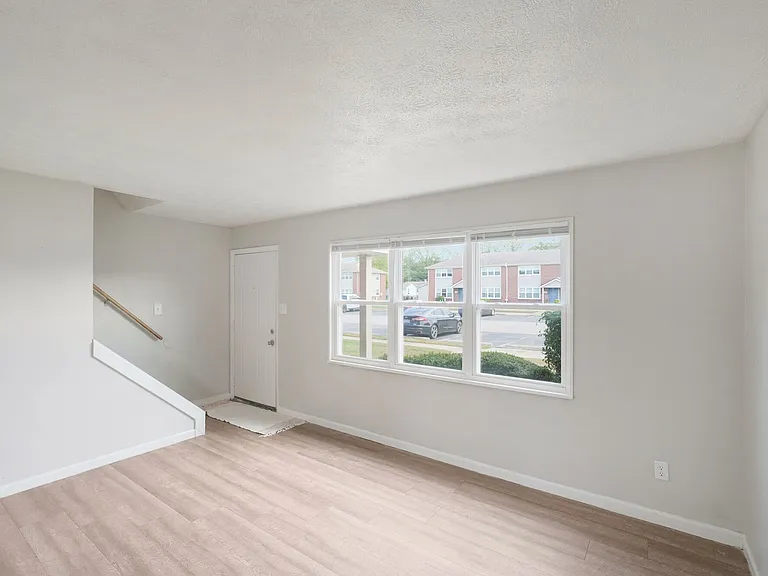 Columbus Crossing Townhomes — Photo 17