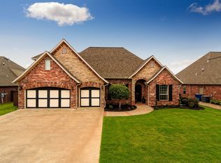 902 SW Edinburgh Ave, Bentonville, AR 72713