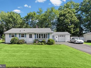 18 Jean Dr, Hamilton, NJ 08690