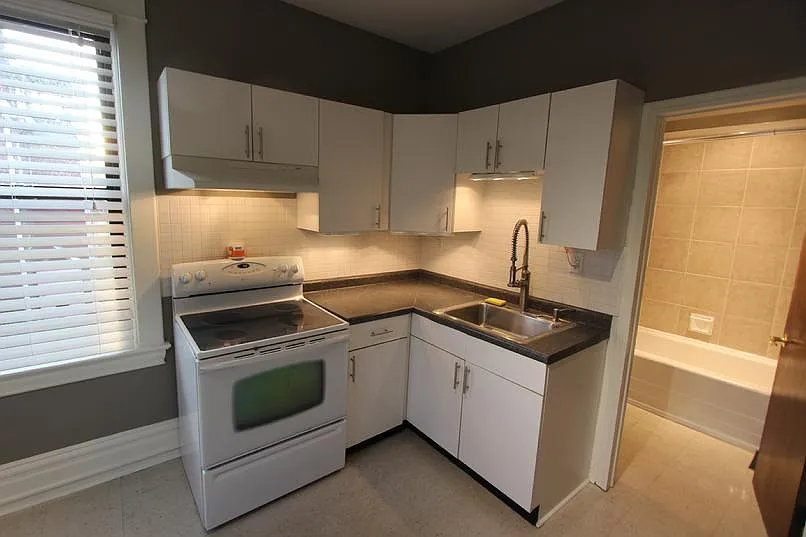 3721 California Ave — Photo 3