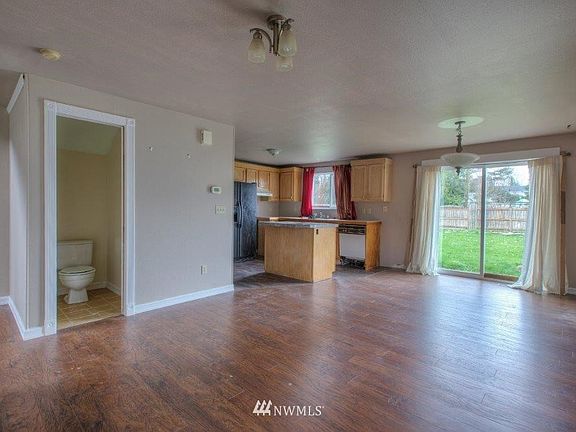 4th image of 5206 E E Street