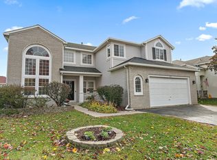 250 Ellis Rd, Lake In The Hills, IL 60156