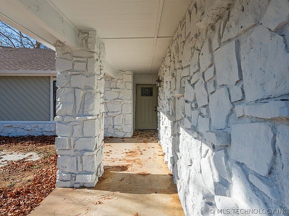 3rd image of 3106 S Beech Ct