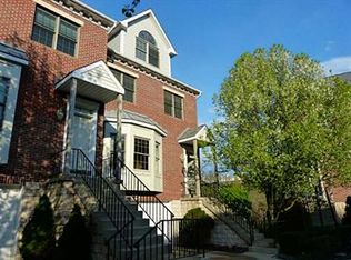 460 Highpointe Dr, Pittsburgh, PA 15220