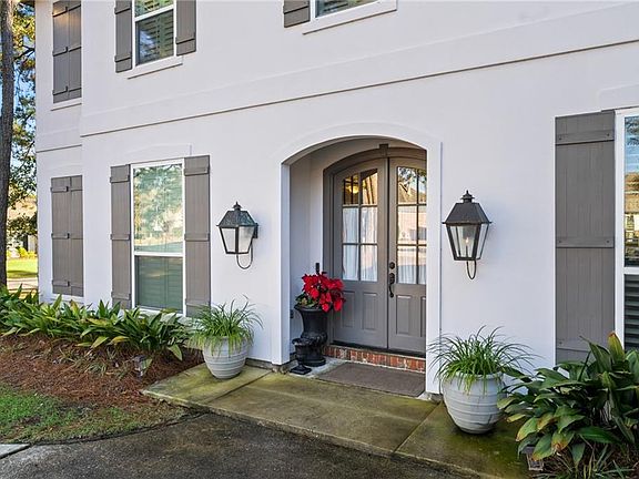 3rd image of 831 River Oaks Dr