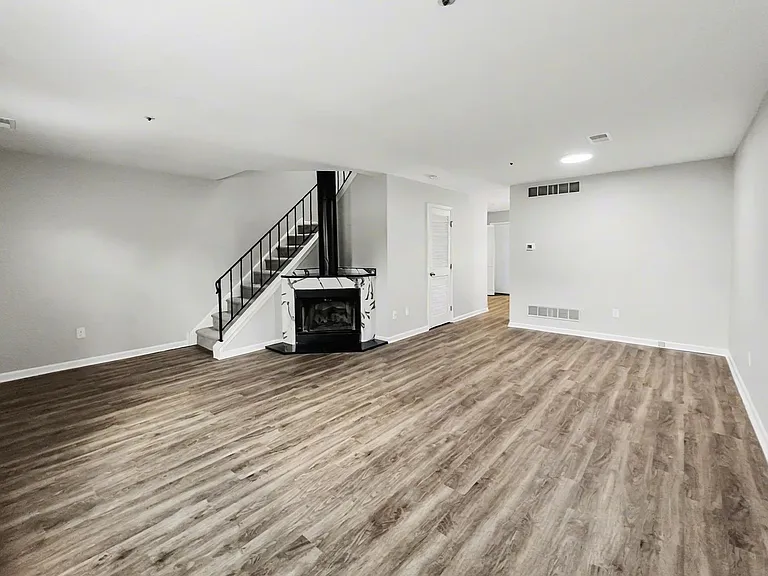 514-536 Crooked Ln — Photo 18