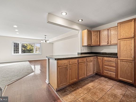 4th image of 550 Lancaster Ct