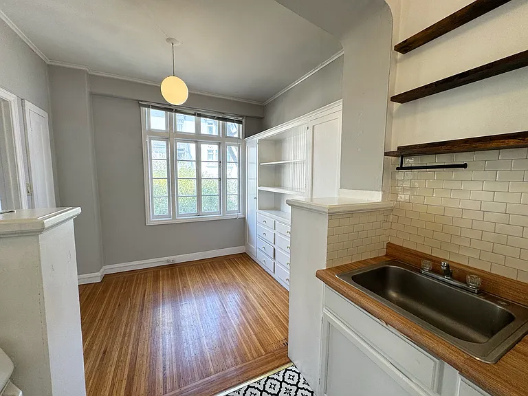 1755 Franklin St — Photo 20