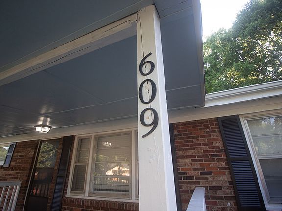 4th image of 609 Marguerite Dr NW