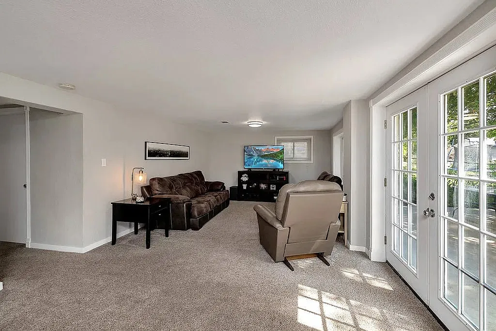 4 bed, 1003 sqft, $1,800 — Photo 1