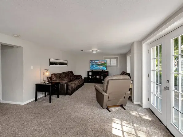 3024 Bel Aire Rd, Des Moines, IA 50310