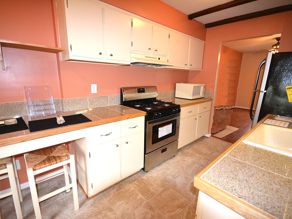 Kitchen and breakfast nook