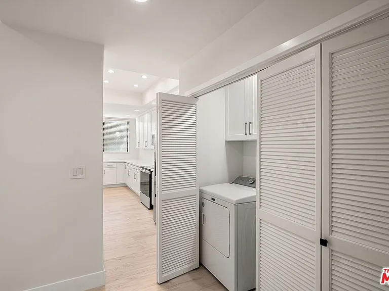 1880 Veteran Ave #208 — Photo 10