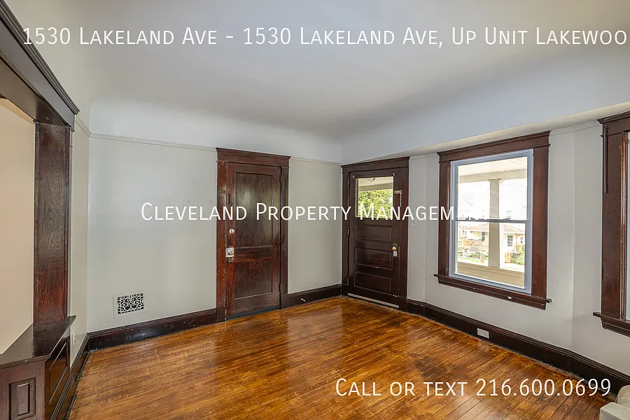 Three Bedroom on the west side of Lakewood — Photo 2
