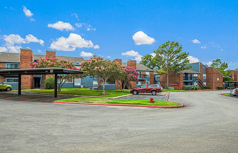 Oaks of Lewisville Apartments — Photo 40