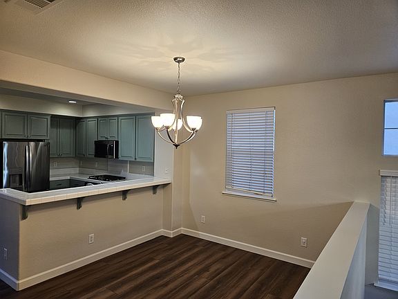 5th image of 320 Heritage View Trl