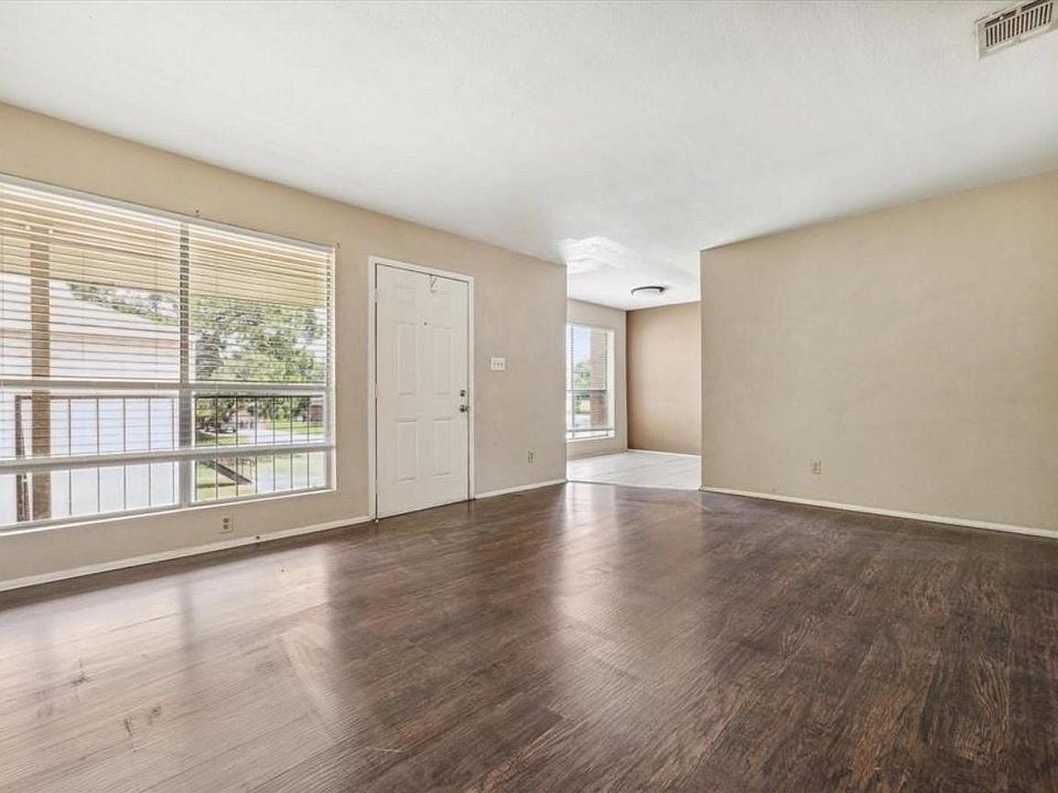 1st image of 119 Lazy Ln