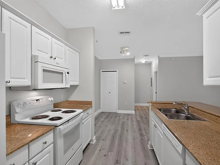 304 Southern Pecan Cir #208-208-208 — Photo 3