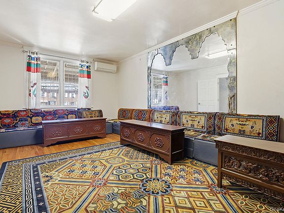3rd image of 2530 Bronxwood Avenue