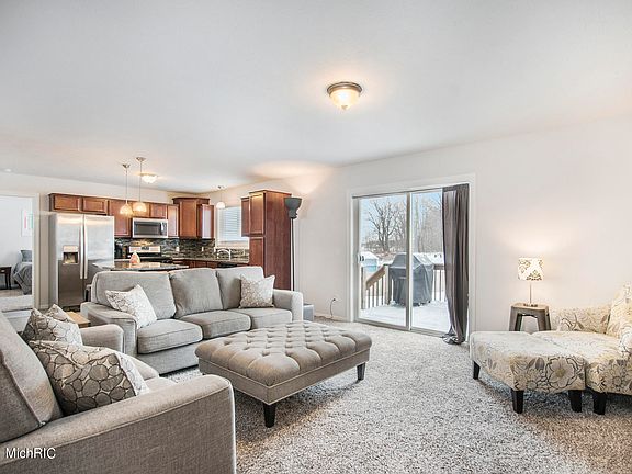 4th image of 4621 Wren Dr SE
