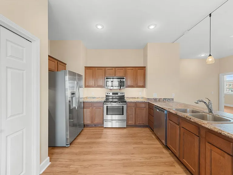53 E Main St — Photo 12