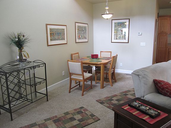 3rd image of 290 Fox Hills Dr