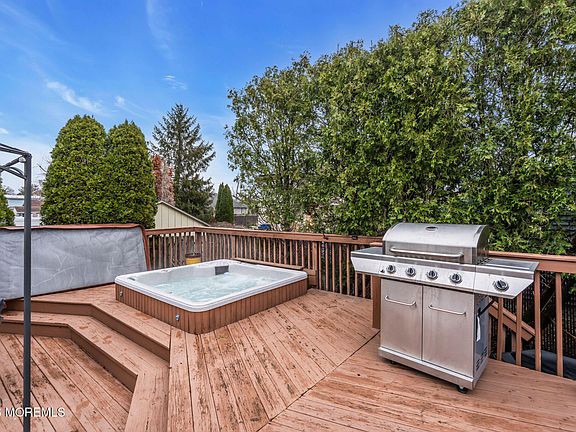 2nd image of 120 Shoreland Terrace