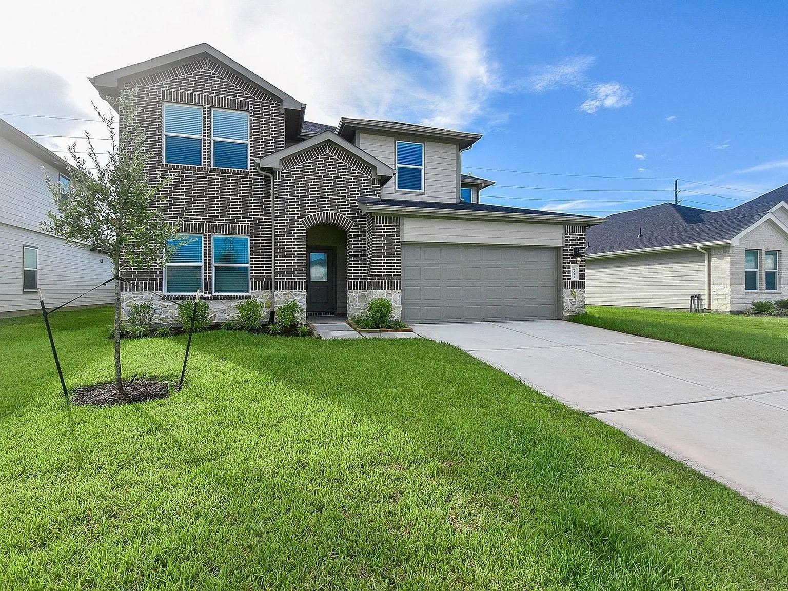 4 bed, 2.5 bath, 2451 sqft, $2,800 — Photo 1