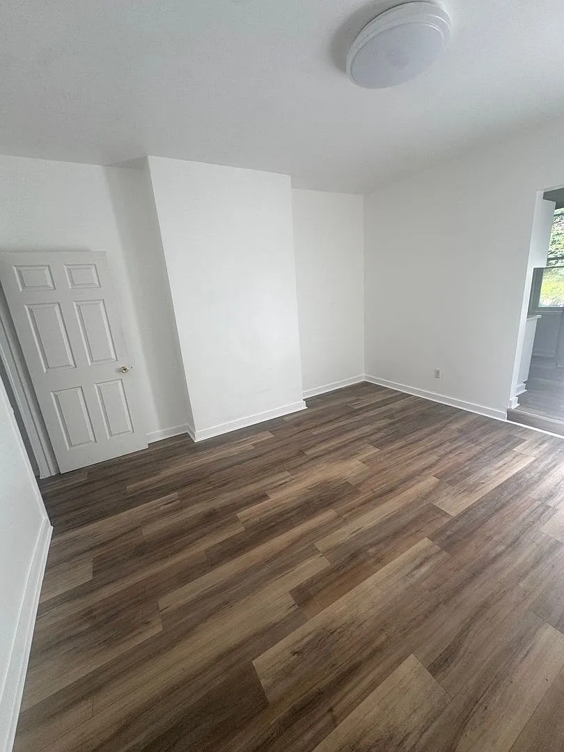 3 bed, $1,400 — Photo 1