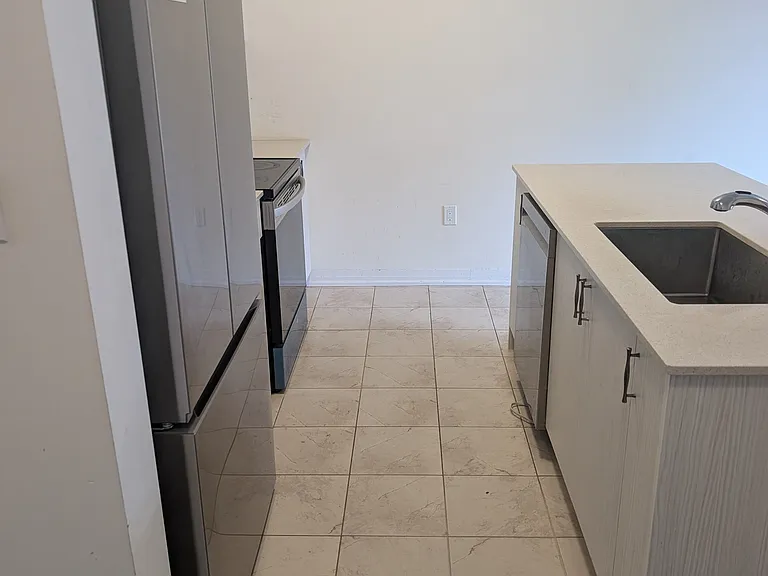 15 Blacklock St E #3 — Photo 6