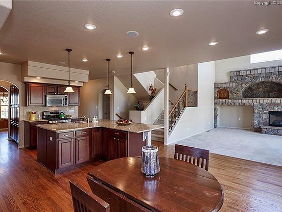 This open floor plan is ideal for entertaining!