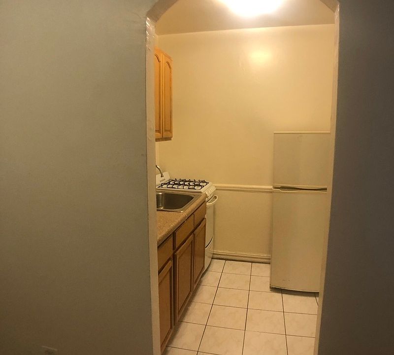 2nd image of 667 Ocean Ave #H1