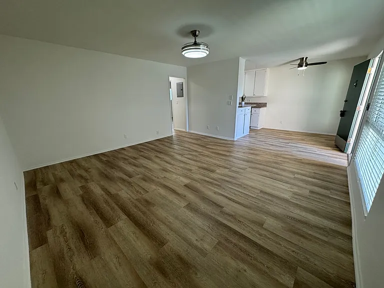 20317 Saticoy St — Photo 15