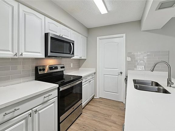 5th image of 1012 Saint Julien Dr APT B4