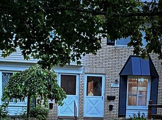 797 Hilldale Cir, Milford, MI