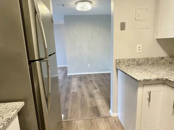 232 Canton St APT 306, Randolph, MA 02368