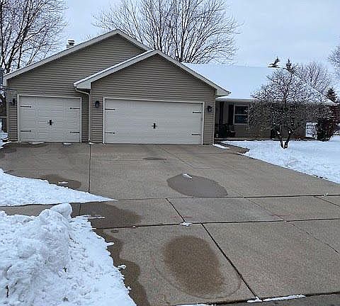 2nd image of 955 Pheasant Creek Dr
