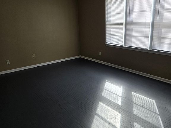 5th image of 6006 Park Lane Dr