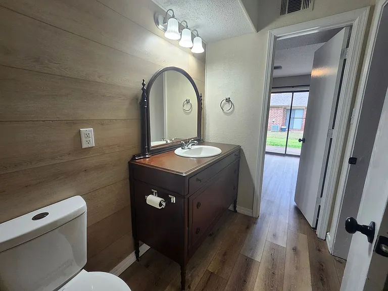 2750 W D St — Photo 9