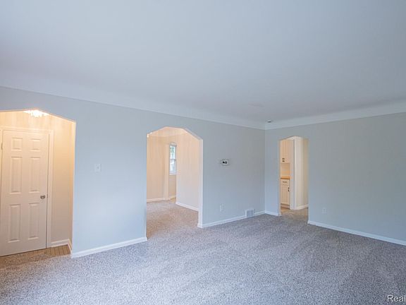 3rd image of 4105 Grayton St