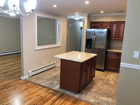 3rd image of 92 Park Ave