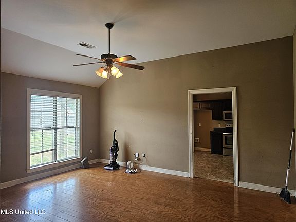5th image of 8345 Willow Dr