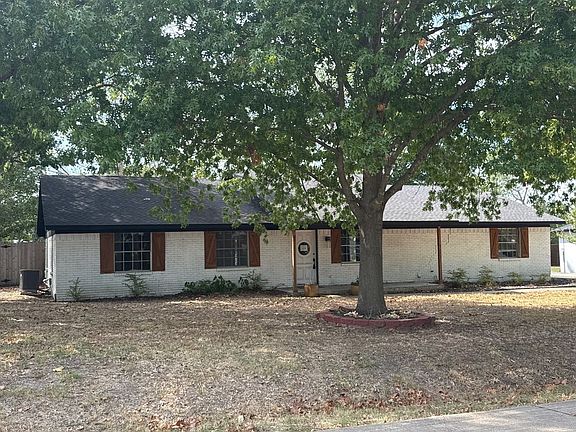 3rd image of 7 Amity Ln