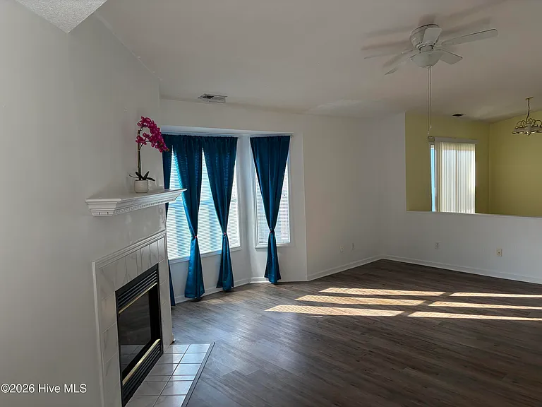 2591 Thackery Rd #E — Photo 12