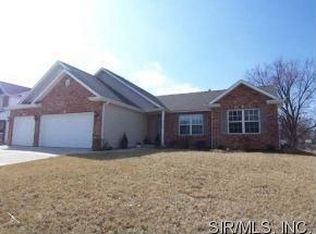 2609 Iron Horse Dr, Maryville, IL 62062