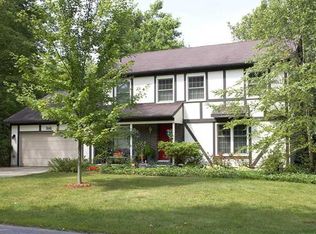 316 Donbar Dr, Bowling Green, OH 43402